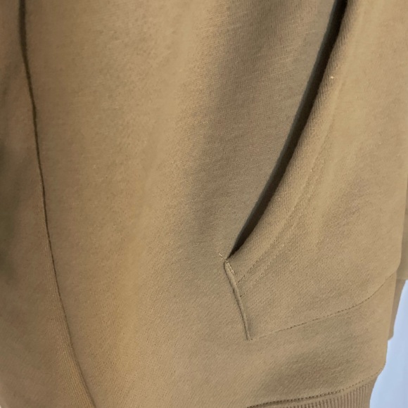 New Oak & Fort Beige Sweatshirt w/ Circle Print OS - Picture 3 of 5